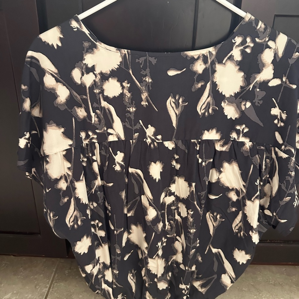 Evereve Black and Cream Floral Blouse - Picture 3 of 9